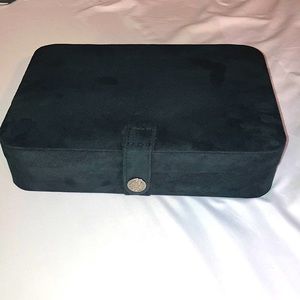 MELE & CO. TATUM PLUSH FABRIC JEWELRY BOX